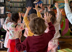 Zajęcia edukacyjne w Bibliotece nr 10 przy ul. Anielewicza 2
