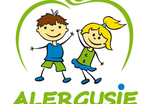Logo Przedszkola nr 72 'Alergusie'. Na ilustracji znajdują się uśmiechnięty chłopiec i dziewczynka trzymający się za ręce, otoczeni zielonym konturem jabłka z liściem na górze. Poniżej widnieje napis: 'ALERGUSIE' (zieloną czcionką) i 'PRZEDSZKOLE NR 72' (niebieską czcionką).
